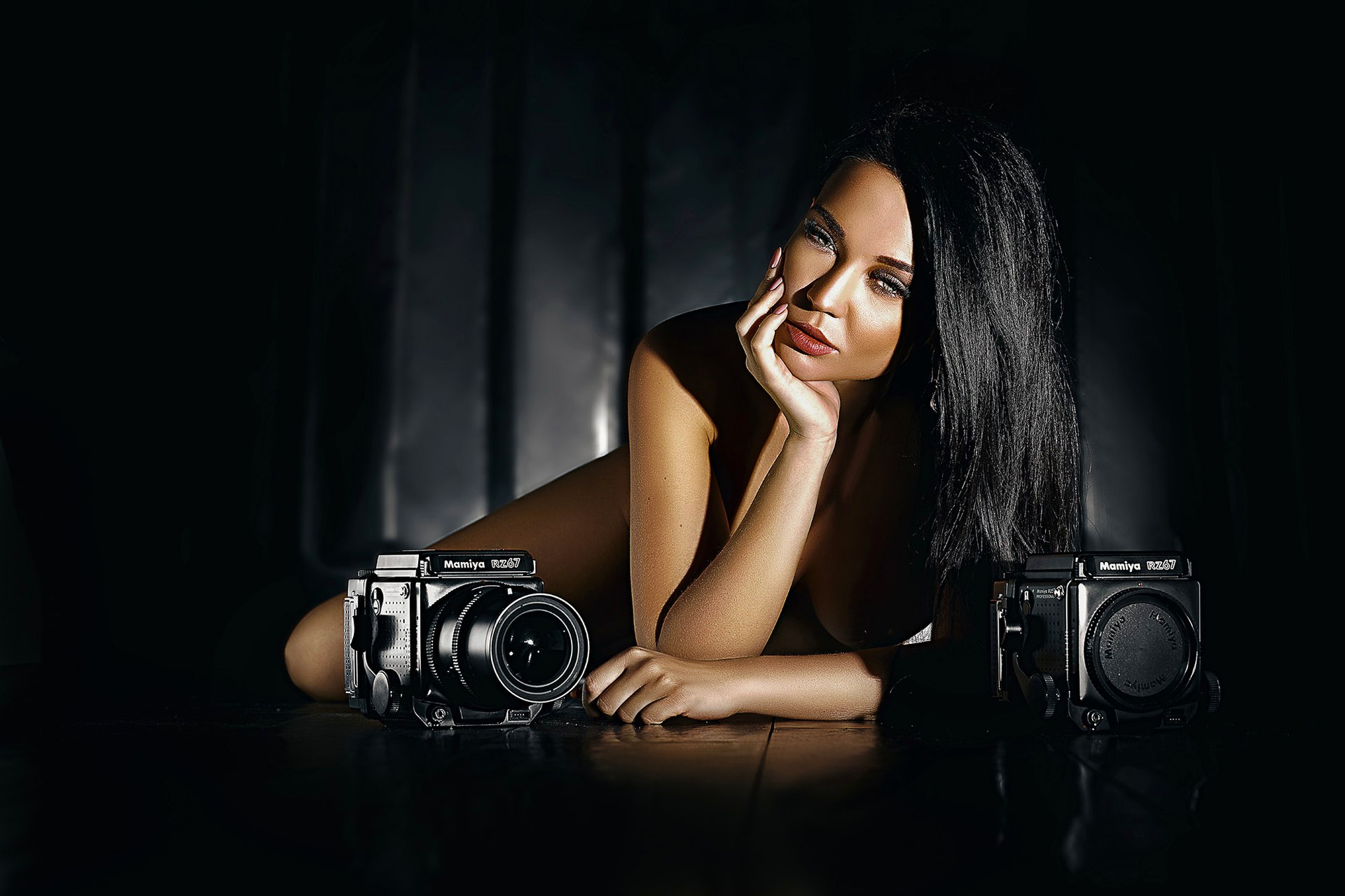 Portrait éditorial en clair-obscur avec deux Mamiya RZ67 pour un client de Mont-de-Marsan